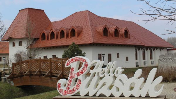 A faluház felújítása Creaton termékekkel Buzsákon